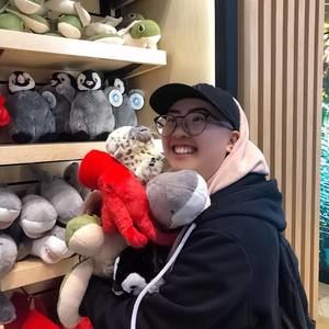 Meet your Posher, Cyra